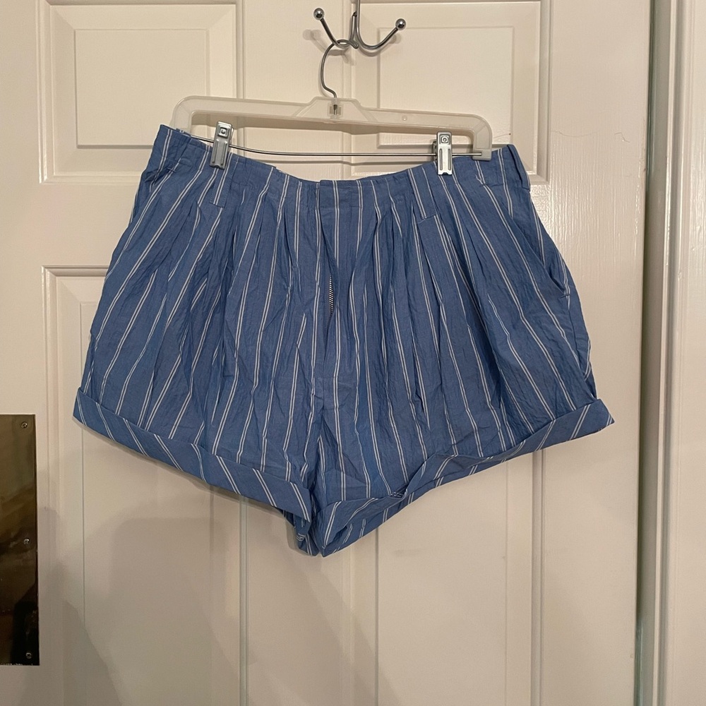 Anthropologie Blue and White Bermuda Shorts Relaxed Fit